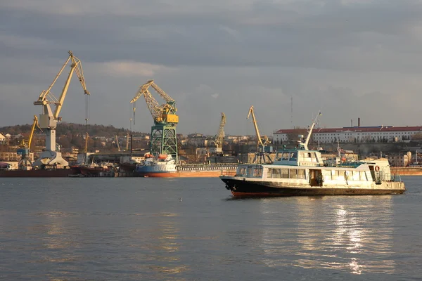 Vinç ve liman tekne