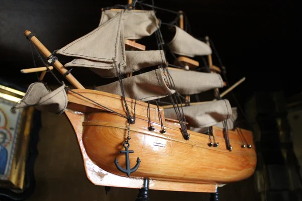 oyuncak yelkenli gemi