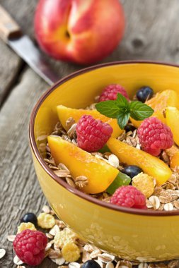 çilek ile müsli