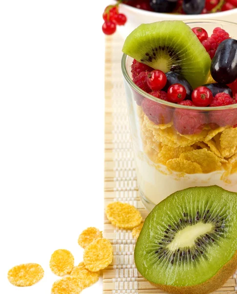 Cereale con bacche e yogurt — Foto Stock