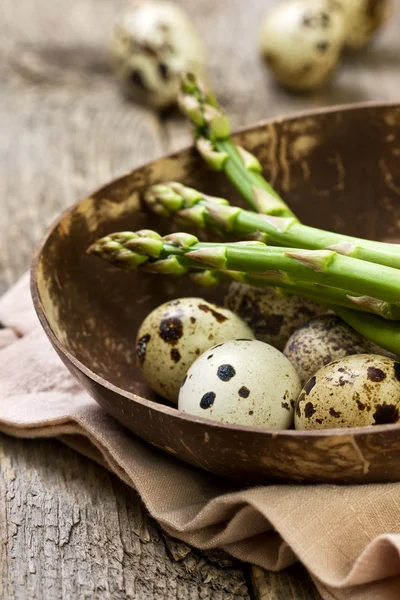 Wachteleier, Spargel — Stockfoto