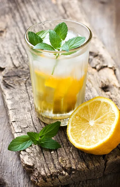 Pohár limonádé és menta — Stock Fotó