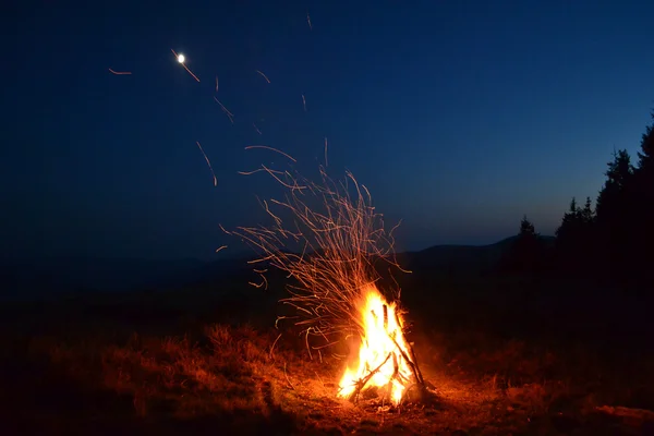 Focul din munţi — Fotografie, imagine de stoc