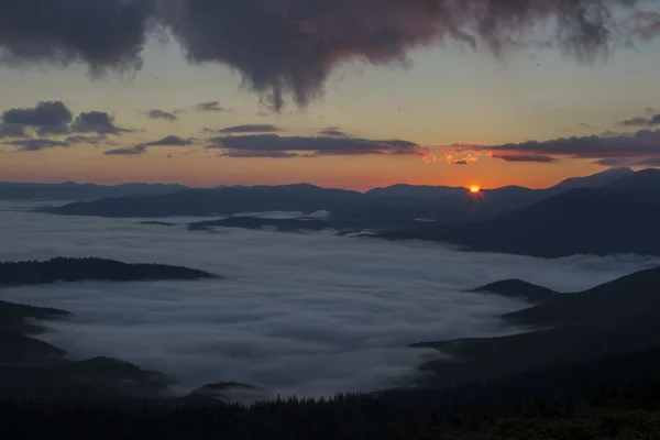 Sunrise in the mountains — Stock Photo, Image