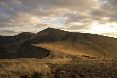 dağda sonbahar aylarında akşam