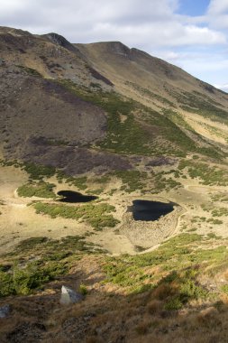 iki göl Dağı'nın eteklerinde