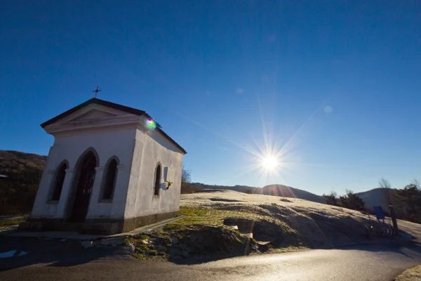 Igreja em uma manhã de inverno — Fotografia de Stock