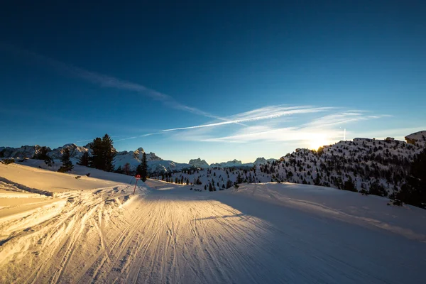 Late on the ski slope — Stock Photo, Image