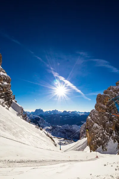 Ripid ski slope in the middle of the mountain — Stock Photo, Image