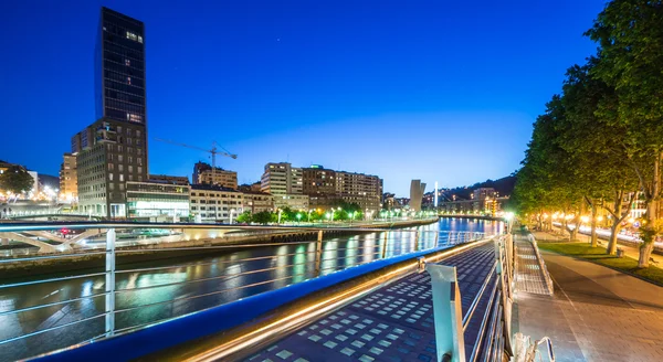 Vista nocturna de Bilbao — Foto de Stock