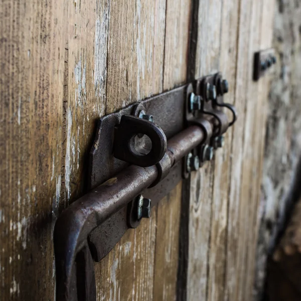 Old bold on a wood door — Stock Photo, Image