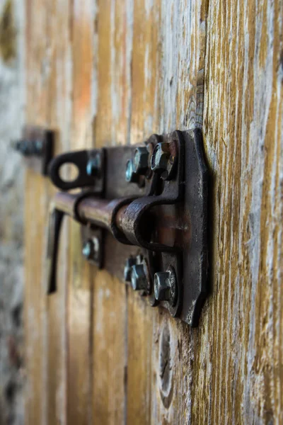 Old bold on a wood door — Stock Photo, Image