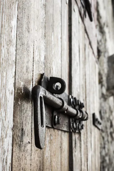 Alt fett auf einer Holztür — Stockfoto