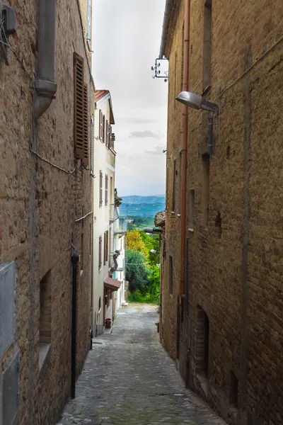 Alley in a medieval village of Italy — Stock Photo, Image