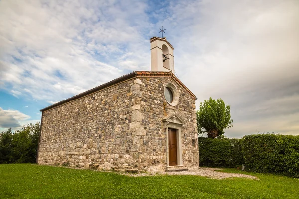 Lite gamla kyrkan i Italien — Stockfoto