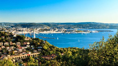 2100 'den fazla teknesi olan dünyanın en büyük yelkenlilerinden biri olan Barcolana.