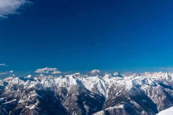 ゾンコラン山では 大きな雪の後にカルニックアルプス ウディネ州 フリウリ ヴェネツィア ジュリア州 イタリア — ストック写真
