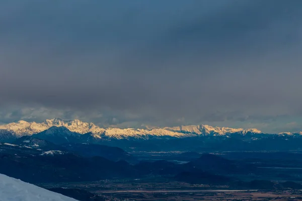Alpy Karniczne Obfitych Opadach Śniegu Prowincja Pordenone Region Friuli Wenecja — Zdjęcie stockowe