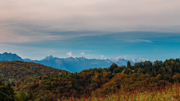 Październikowy Mglisty Dzień Alpach Friuli Wenecja Julijska Włochy — Zdjęcie stockowe