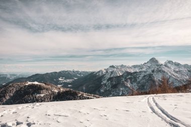 İtalyan Alplerinde Tarvisio 'nun zirveleri