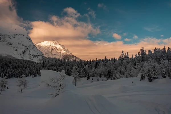 Strugova Tal Auf Dem Berg Mangart Für Ein Schönes Skivergnügen — Stockfoto
