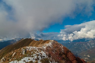 Ekim günü, Friuli-Venezia Giulia 'daki Val di Resia dağlarında.