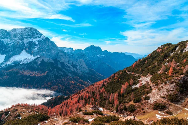 Nubes Valle Bajo Pico Los Alpes Julianos —  Fotos de Stock