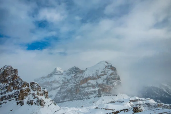 Wolken Tragen Schnee Den Italienischen Alpen — Stockfoto