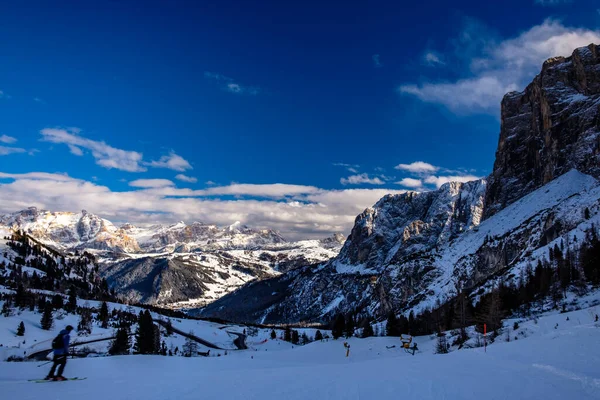 Sol Põe Vale Alpino Itália Durante Inverno Nevado — Fotografia de Stock