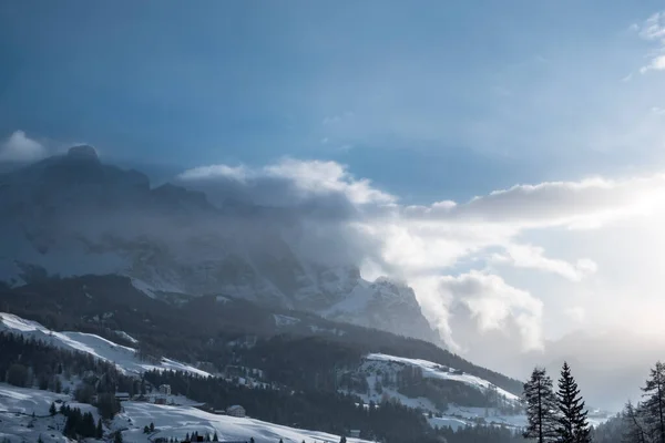 Хмари Несуть Сніг Італійських Альпах — стокове фото
