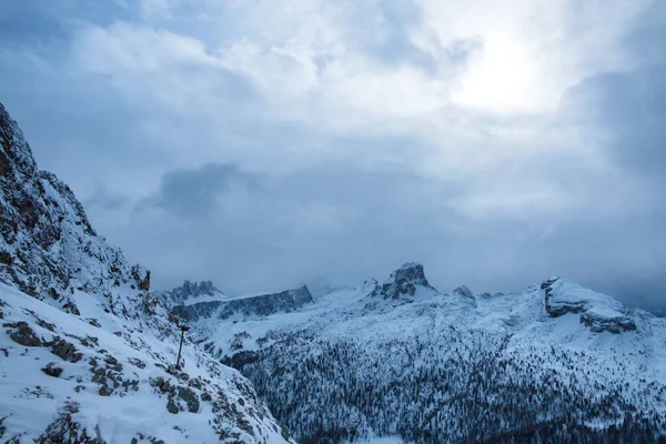 Chmury Niosące Śnieg Alpach Włoskich — Zdjęcie stockowe