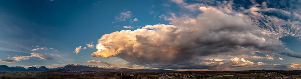 Soleil Passe Derrière Les Nuages Sur Campagne Udine Frioul Vénétie — Photo