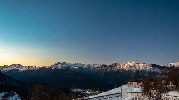 Slovenya Ile Talya Arasındaki Dağlarda Gün Batımında Dondurucu Bir Kış — Stok fotoğraf