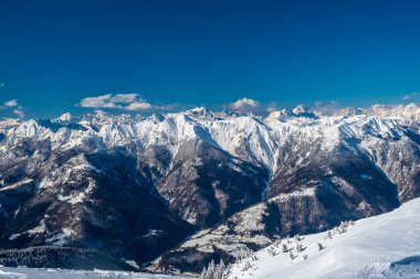 Zoncolan Dağı 'nda, büyük bir kar yağışı sonrası Carnic Alpleri. Udine ili, Friuli-Venezia Giulia bölgesi, İtalya