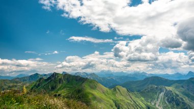 İtalya 'nın Friuli Venezia-Giulia Alplerinde yaz günü
