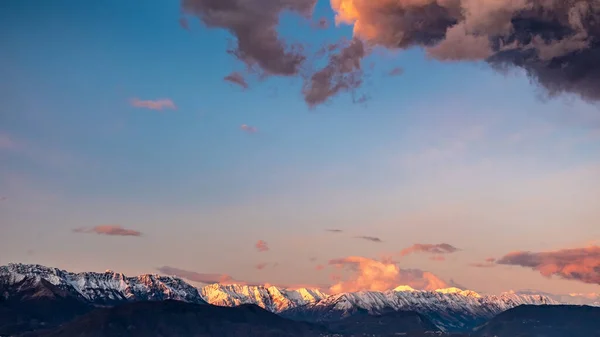 Die Sonne Hinter Den Wolken Über Der Landschaft Von Udine — Stockfoto