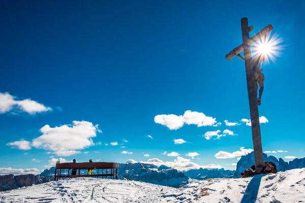 Vieux Christ Crucifié Sommet Montagne Dans Les Alpes Italiennes Pendant — Photo
