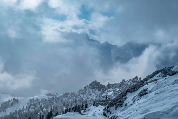 Nuvens Carregando Neve Nos Alpes Italianos — Fotografia de Stock