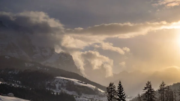 Nubes Llevando Nieve Los Alpes Italianos — Foto de Stock