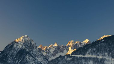 Tarvisio 'da dondurucu kış gündoğumu, Friuli Venezia Giulia, İtalya