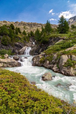 Rutor grubunun dağlarında yaz yürüyüşü günü, La Thuile