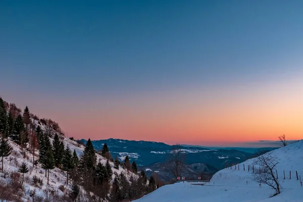 Sonnenuntergang Den Hügeln Zwischen Slowenien Und Italien Einem Eisigen Wintertag — Stockfoto