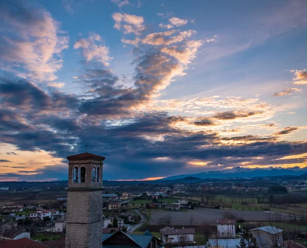 Sol Detrás Las Nubes Sobre Campo Udine Friuli Venezia Giulia — Foto de Stock