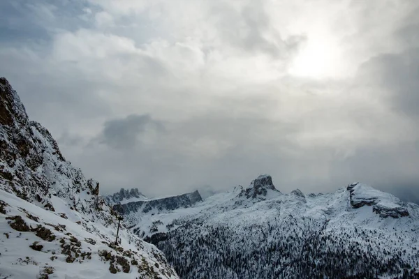 Chmury Niosące Śnieg Alpach Włoskich — Zdjęcie stockowe