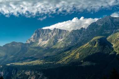 Friuli Venezia-Giulia, İtalya 'da Julian Alplerinde güzel bir yaz günü