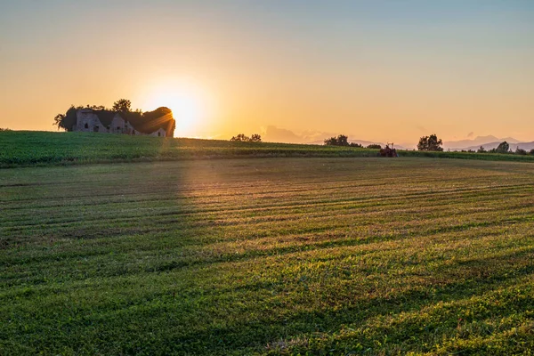 Sol Pone Sobre Los Campos Friuli Venezia Giulia Italia —  Fotos de Stock