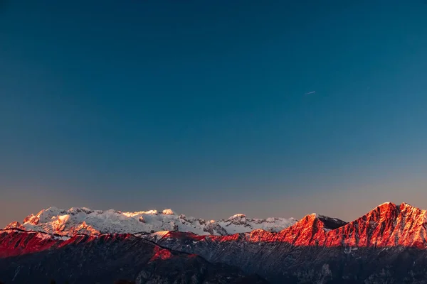 Sonnenuntergang Den Bergen Zwischen Slowenien Und Italien Einem Eisigen Wintertag — Stockfoto