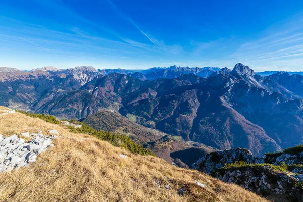 Dia Ensolarado Nos Alpes Cárnicos Durante Outono Colorido — Fotografia de Stock