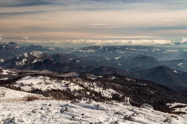 イタリアのマタジュール山は 晴れた冬の日に — ストック写真