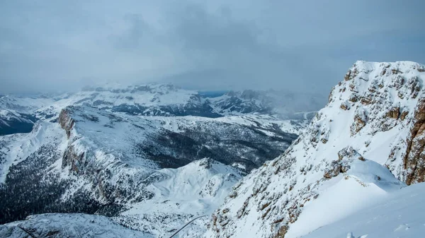 Облака Несущие Снег Итальянских Альпах — стоковое фото